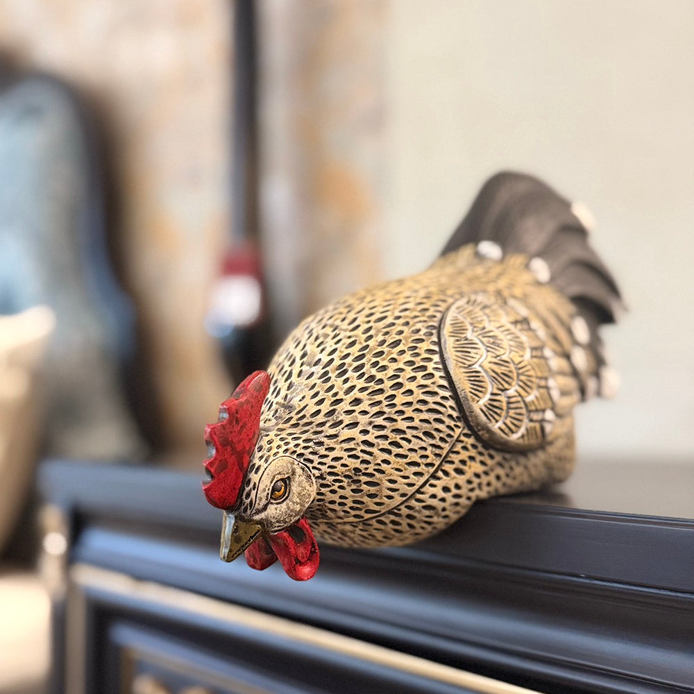 Peeping Hen Decor